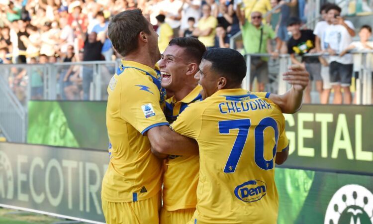 LIVE Salernitana Frosinone 0 1: testa di Romagnoli, annullato gol a Caso e palo di Cabral LIVE Salernitana Frosinone 0 1: testa di Romagnoli, annullato gol a Caso e palo di Cabral