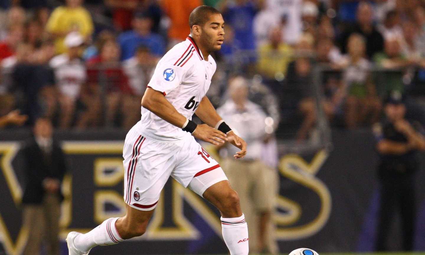 Oguchi Onyewu, difensore del Milan dal 2009 al 2011 Image gallery