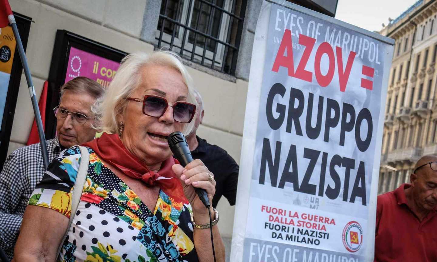 Proteste a Milano per la mostra fotografica: ci sono i neonazisti della Azov 