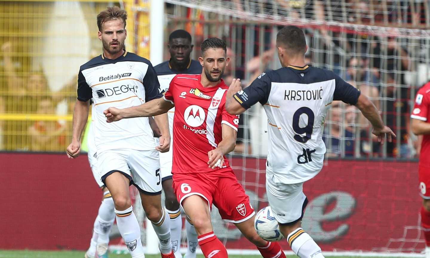 Serie A, la MOVIOLA: espulsi Baschirotto e Caldirola, rigori per Lecce e Frosinone. Annullato gol a Carboni