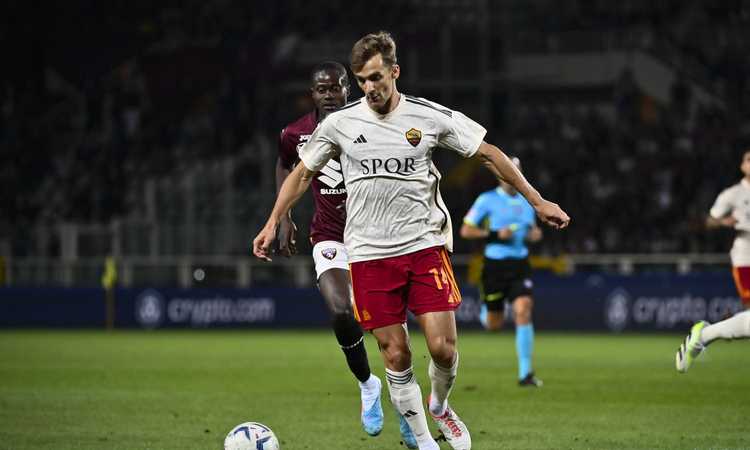 Roma, fastidio al flessore per Llorente: out nel primo tempo contro il Genoa Roma, fastidio al flessore per Llorente: out nel primo tempo contro il Genoa