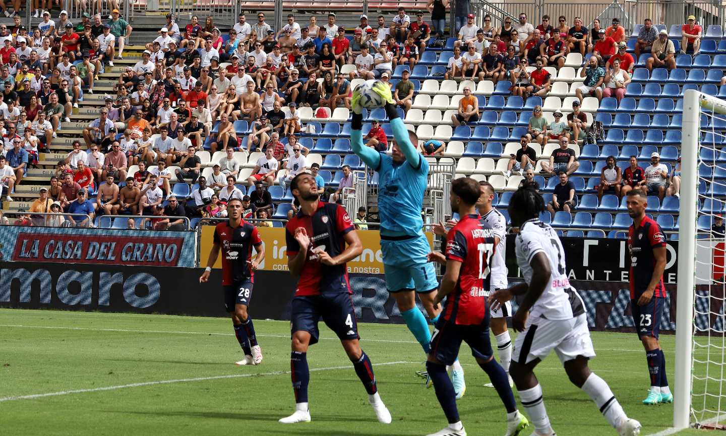 Cagliari, UFFICIALE: un portiere va al Bari