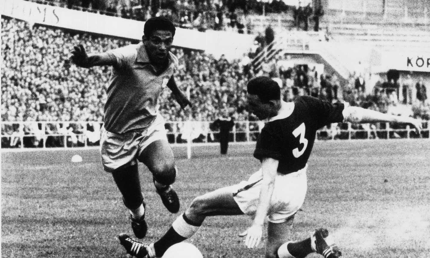 Garrincha, 90 anni fa: è grazie al re del dribbling che amiamo il calcio 