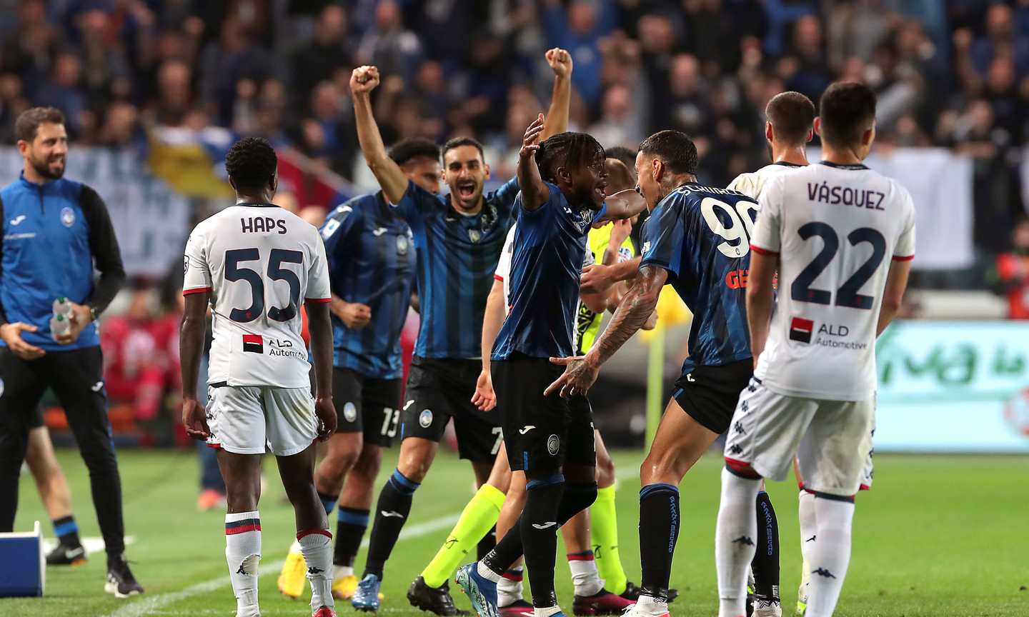 Serie A, MOVIOLA: gol di Lookman assegnato al VAR, non c'è mano. Rosso a D'Ambrosio