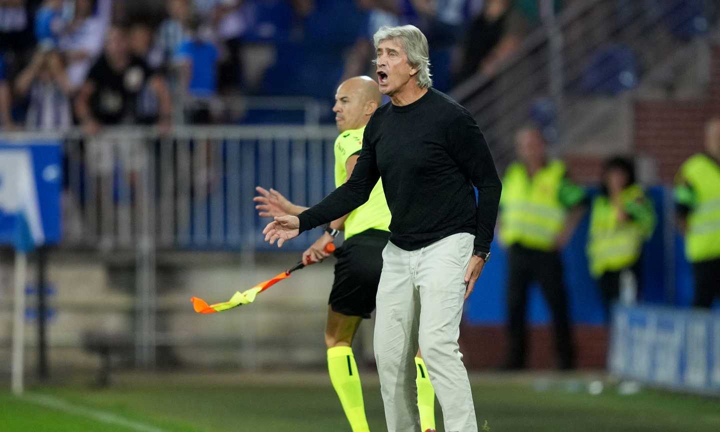 Roma, Manuel Pellegrini in tribuna nel derby. Poi va a cena con i dirigenti. Ma il club smentisce