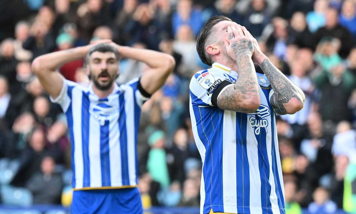 Lo Sheffield Wednesday ai tifosi: "Se venite allo stadio con maglie non originali, vi cacciamo"