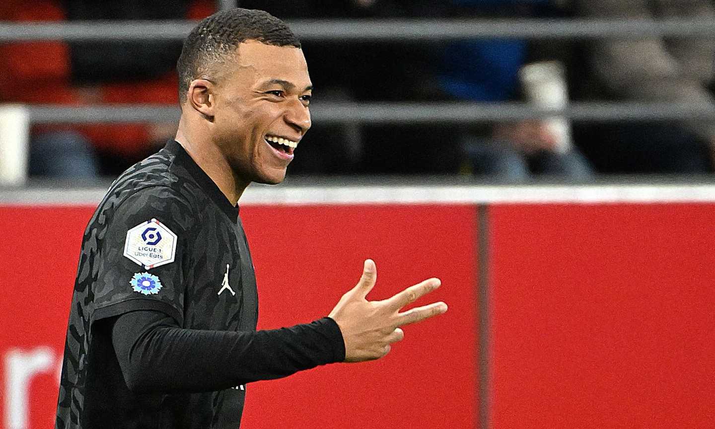 Psg, Mbappé tripletta e record. Ma Luis Enrique: 'Non sono contento, può fare meglio per la squadra'