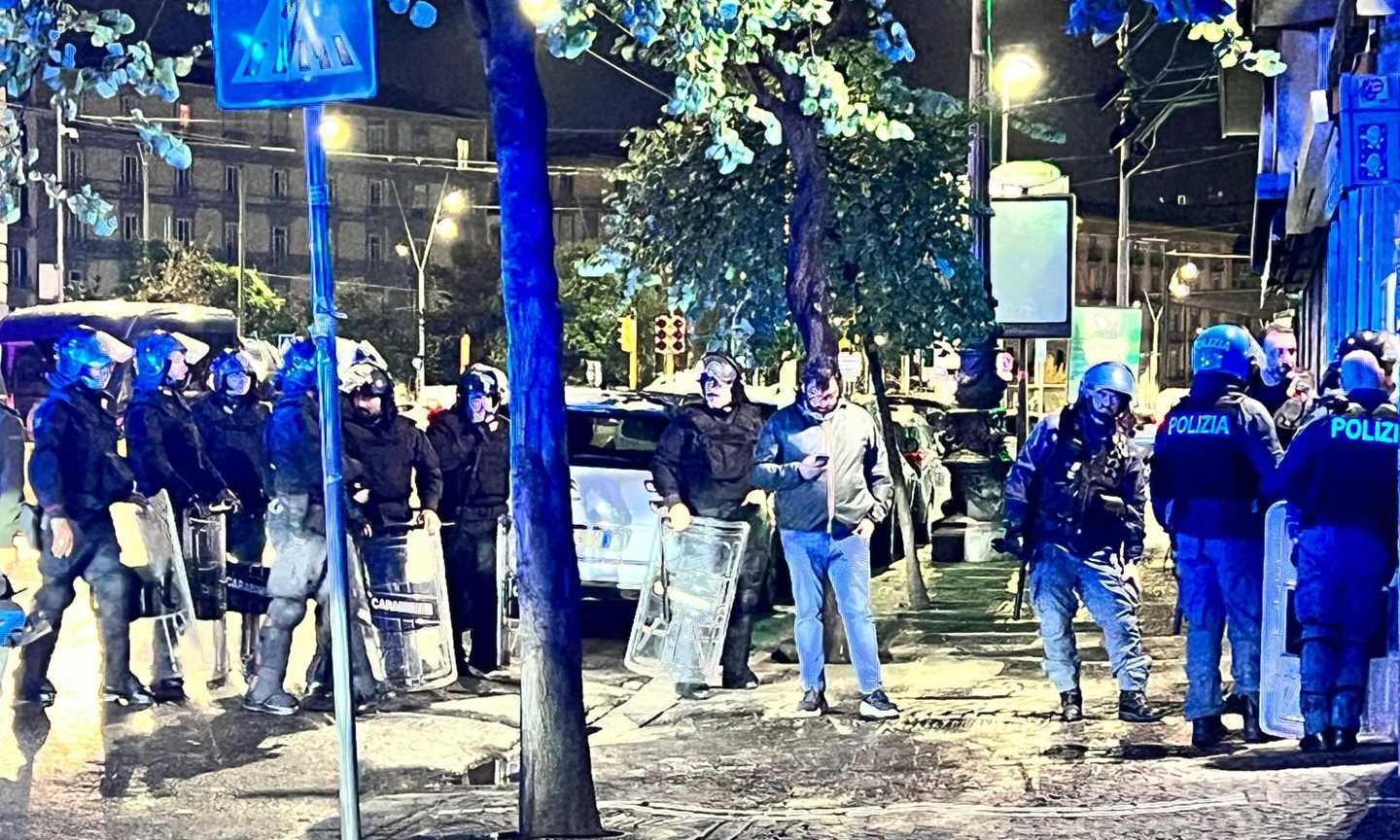 Napoli-Union Berlino, scontri violenti in città con le forze dell'ordine VIDEO