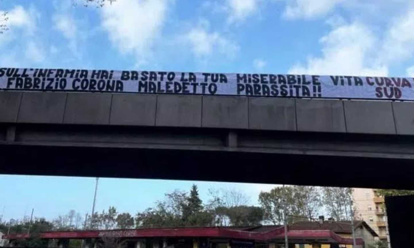 Roma, lo striscione degli ultras contro Corona 