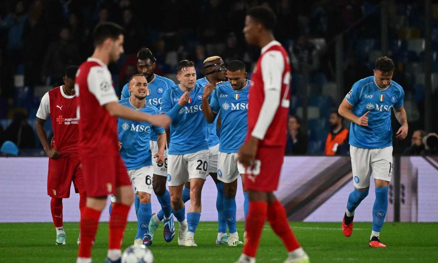 Il Napoli vola agli ottavi: 2-0 al Braga, azzurri secondi dietro al Real