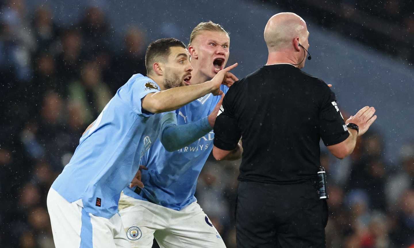 City-Tottenham, Grealish fermato dall'arbitro in campo aperto: Haaland è fuori di sè!