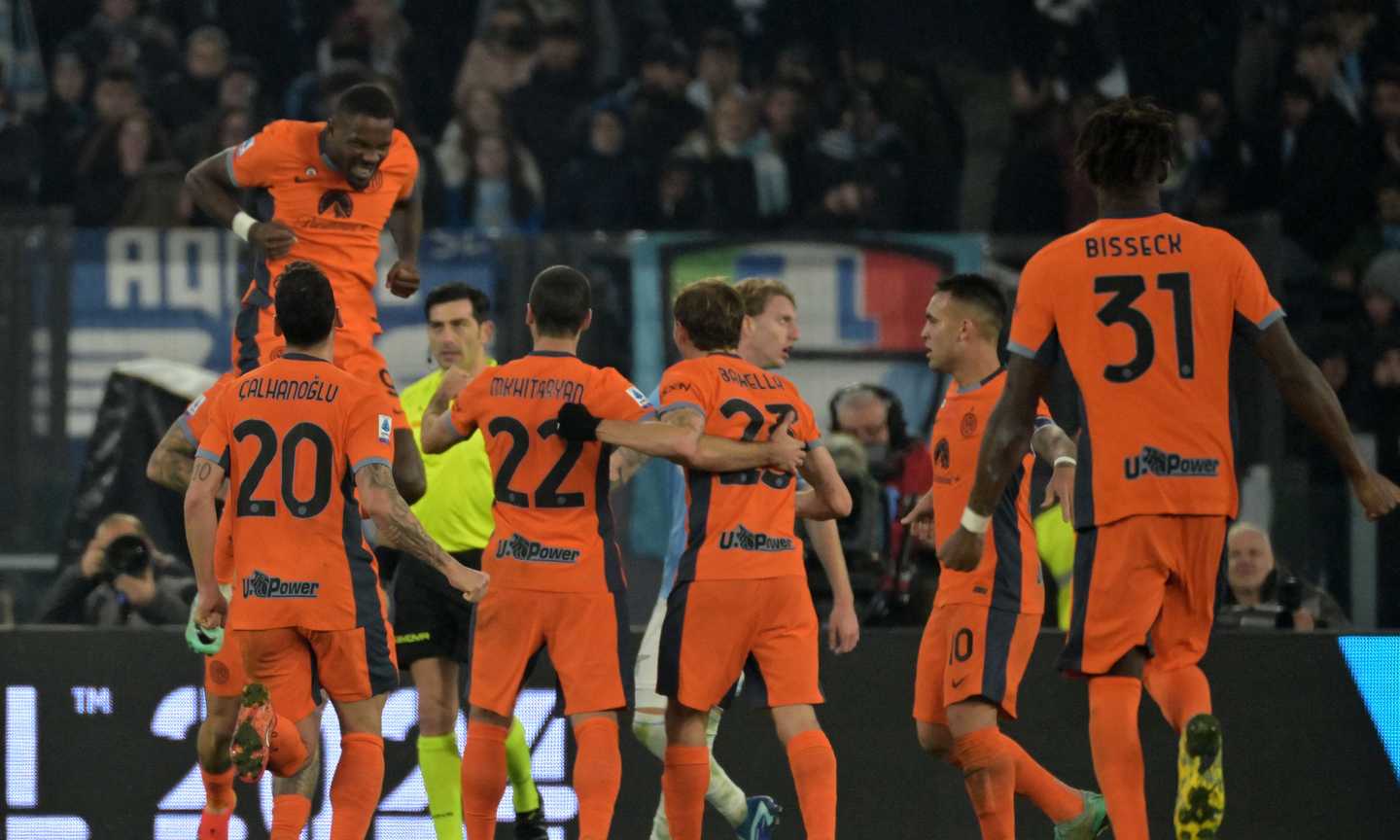 Segna sempre la ThuLa, l'Inter sbanca l'Olimpico: 2-0 alla Lazio, +4 sulla Juve e prima fuga