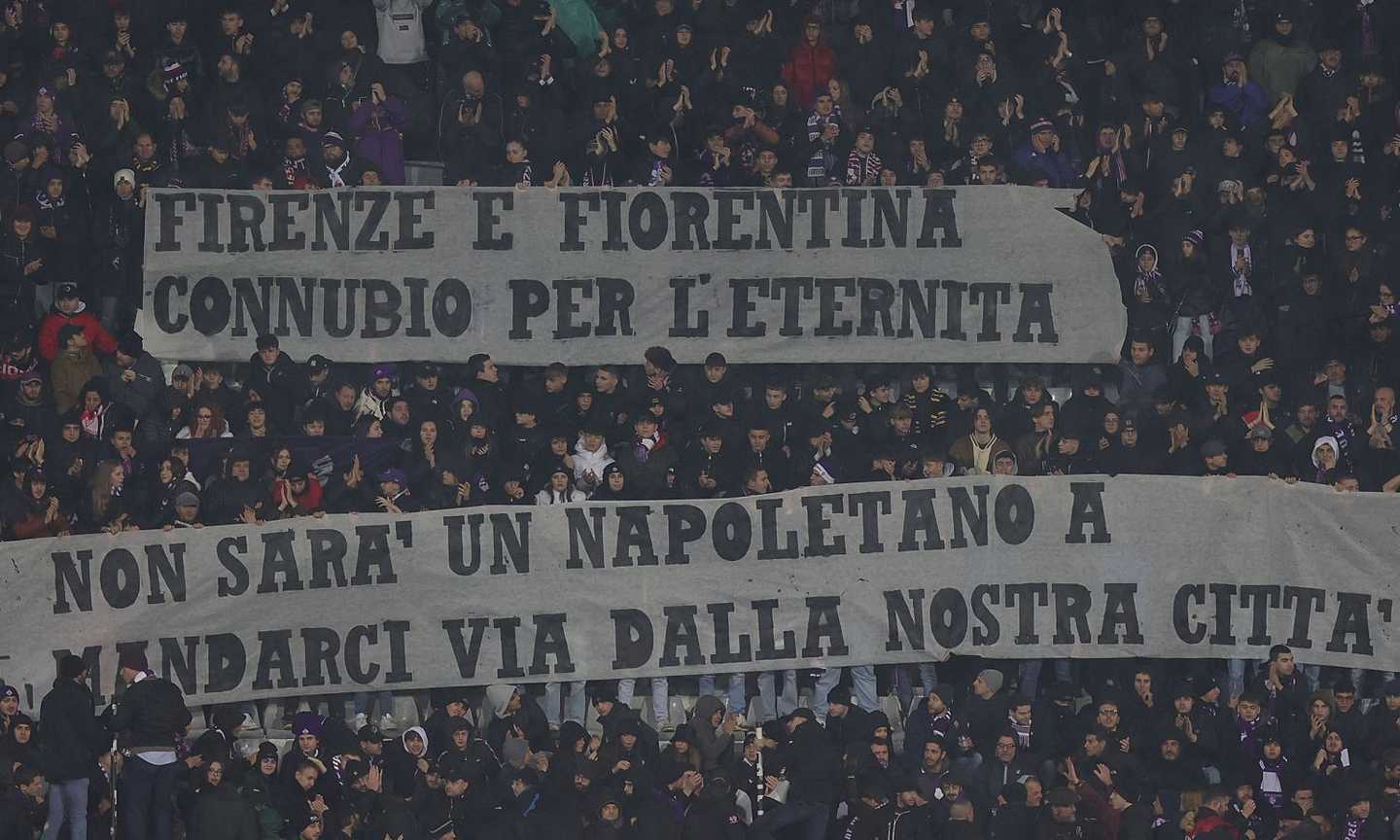 Fiorentina, duro sfogo dei tifosi: 'Con Firenze connubio per l'eternità, non sarà un napoletano a mandarci via'