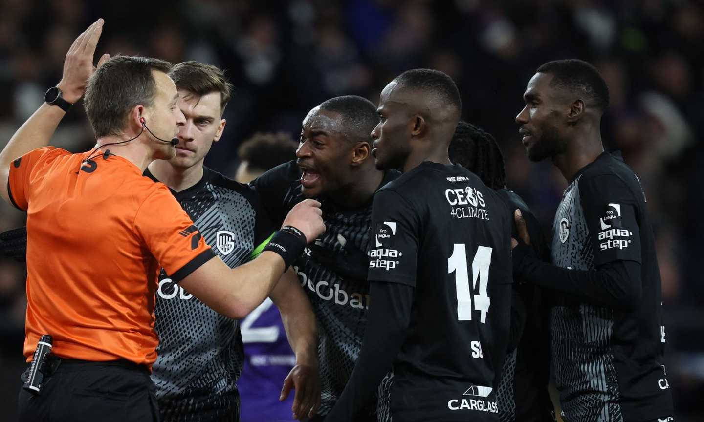 Anderlecht-Genk verrà rigiocata per un errore del Var: cos’è successo