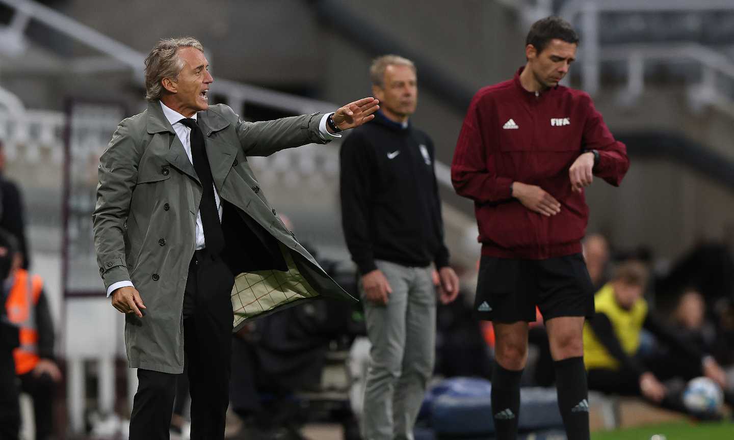 Mancini, l'esordio in Coppa d'Asia è ad alta tensione: esclusi tre giocatori! 'Qui decido io'