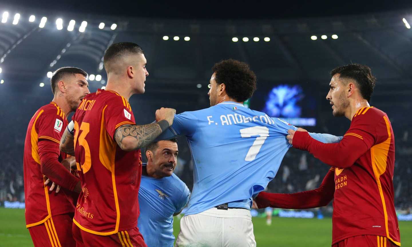 Lazio-Roma, cosa è successo tra Pedro e Paredes e perché è stato espulso solo il primo