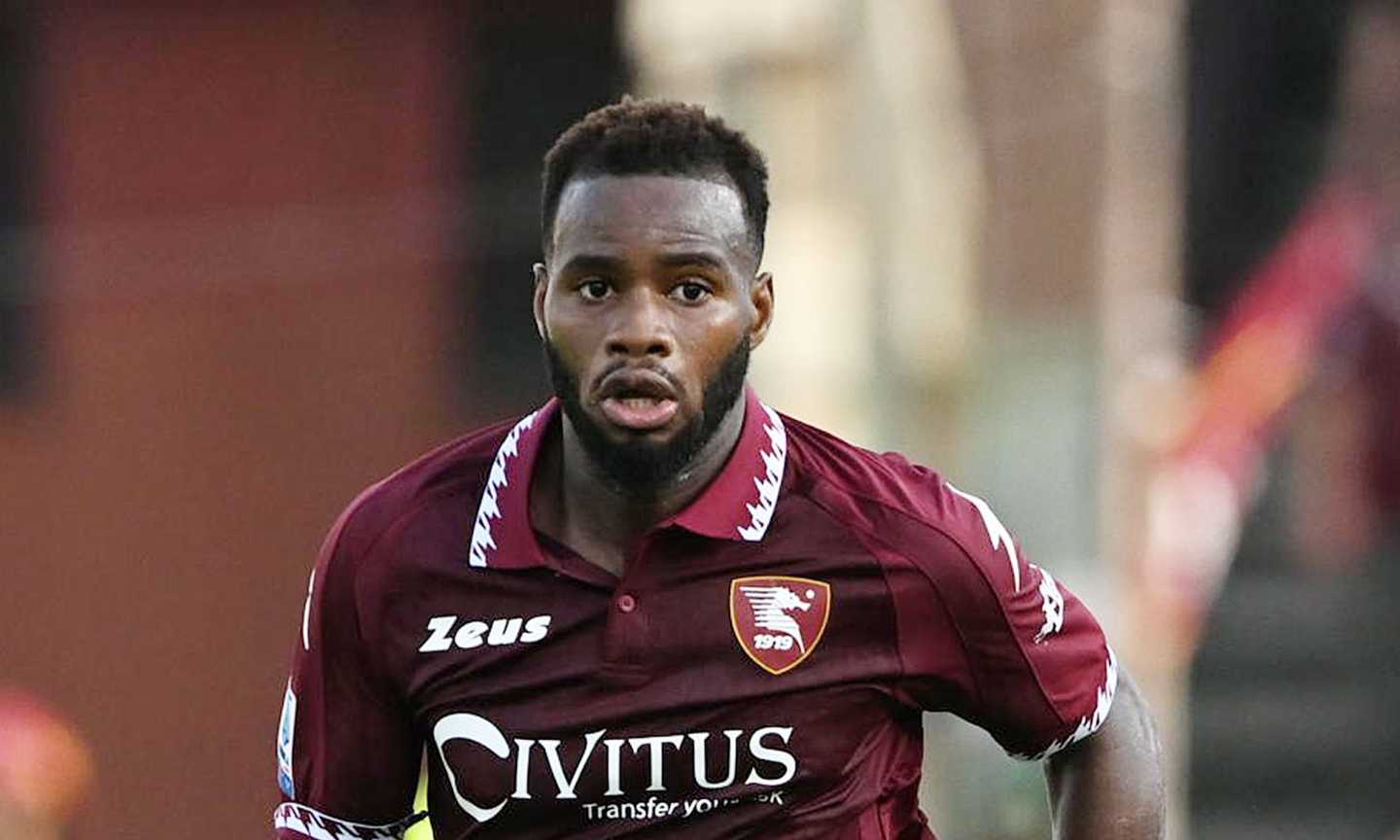 Faccia a faccia tra Lassana Coulibaly e i tifosi della Salernitana: cos'è successo