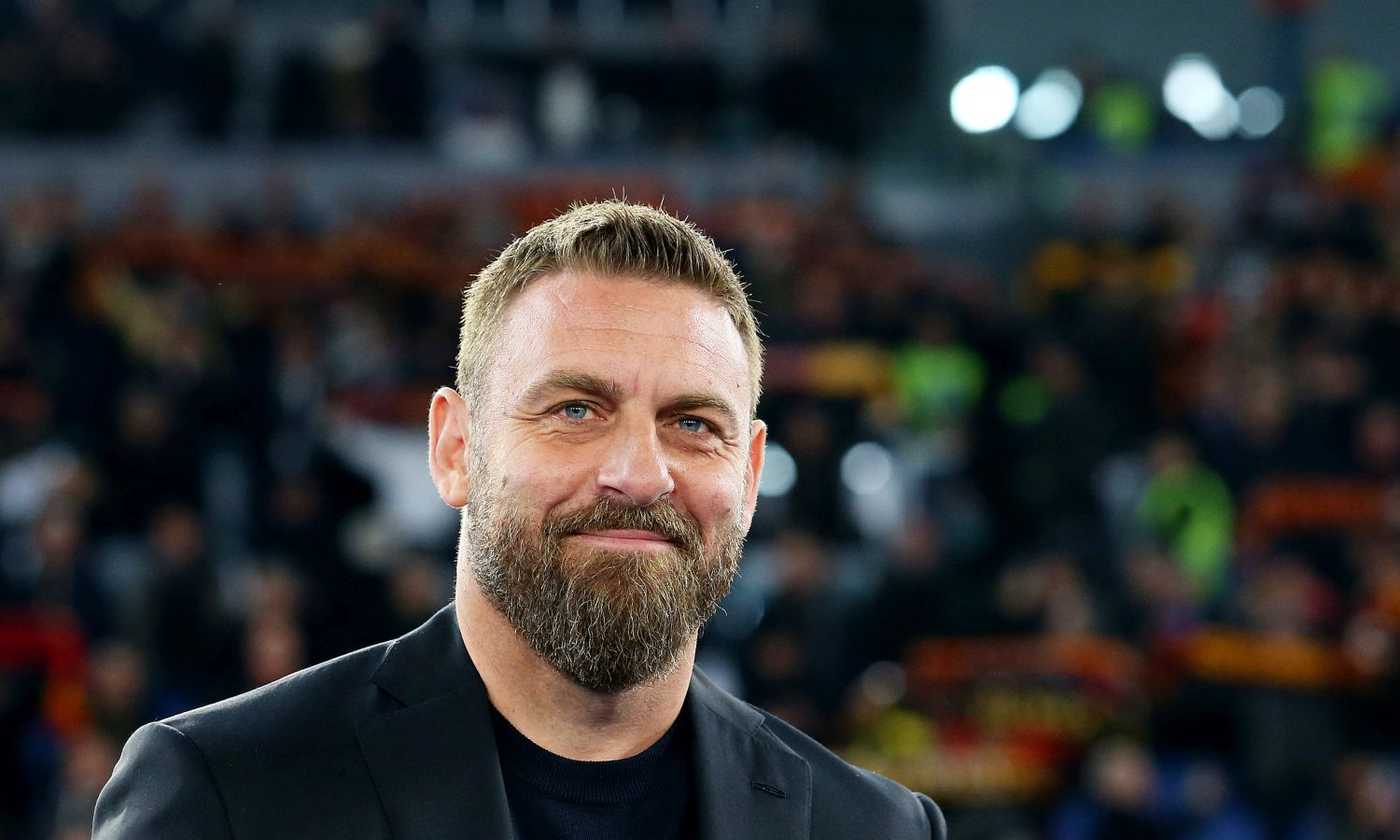 Romamania Il Vento Positivo Di De Rossi Soffia Ancora Serie A   Derossi.roma.2023.24.sorride.1400x840 