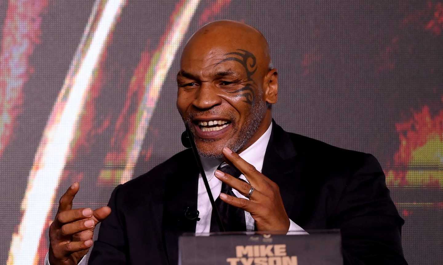 Mike Tyson veste Juventus: 'Da oggi gli allenamenti saranno più duri' FOTO