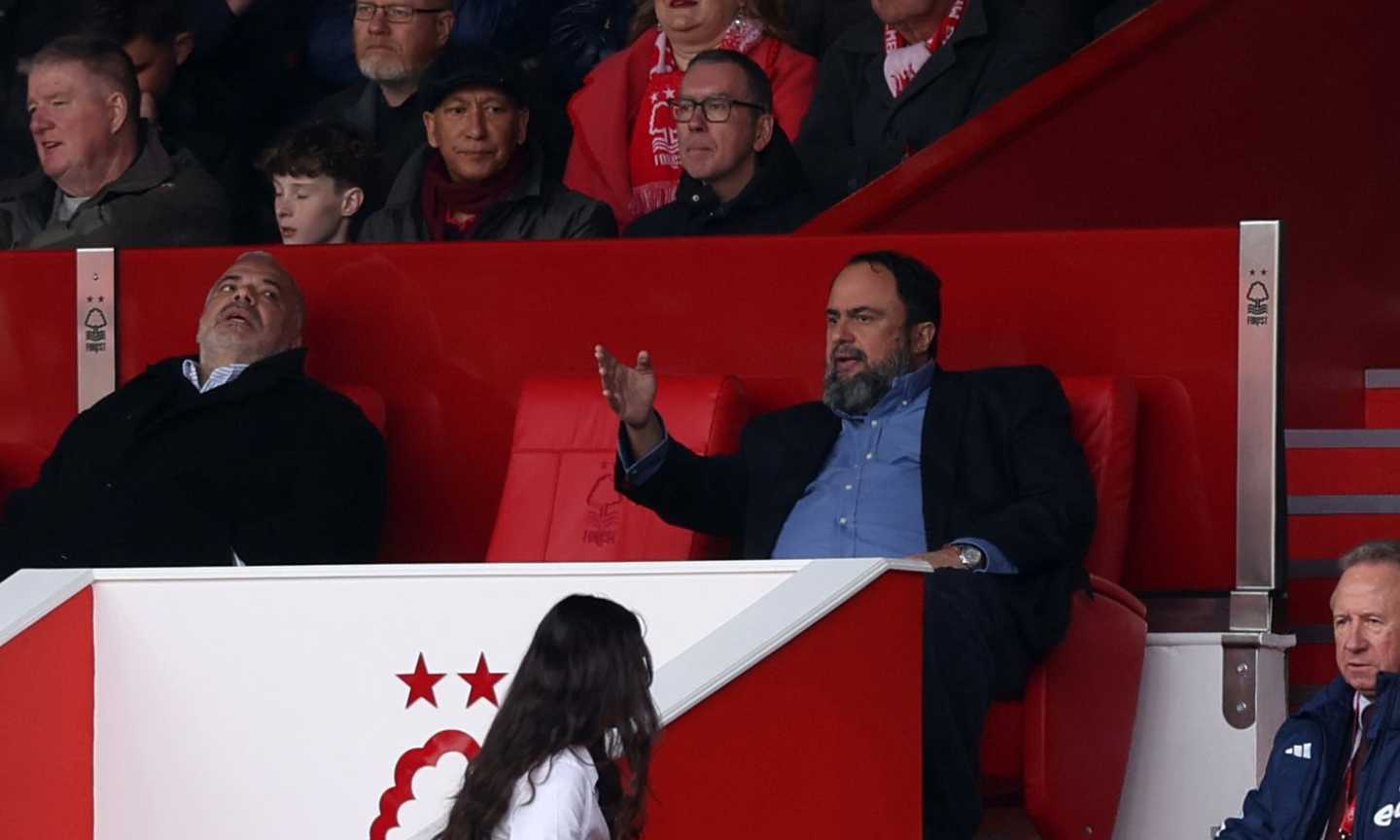 Premier, il Liverpool segna al 99' e il patron del Nottingham Forest Marinakis insegue l'arbitro nel tunnel