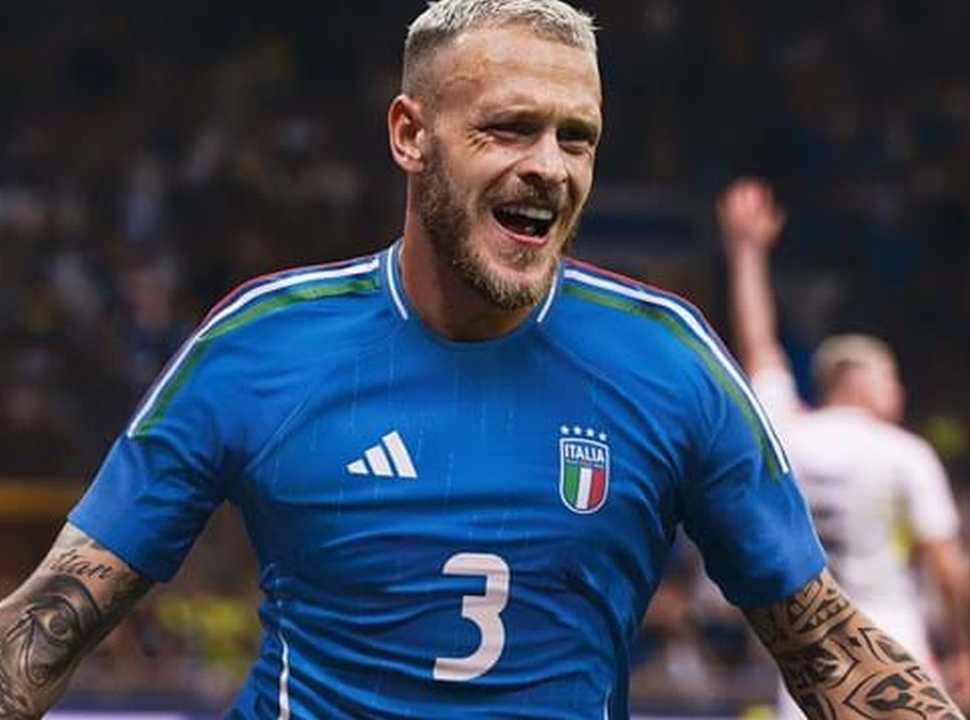 Italia Ufficiale Presentata La Nuova Maglia Per Gli Europei Il Tricolore Elemento Chiave