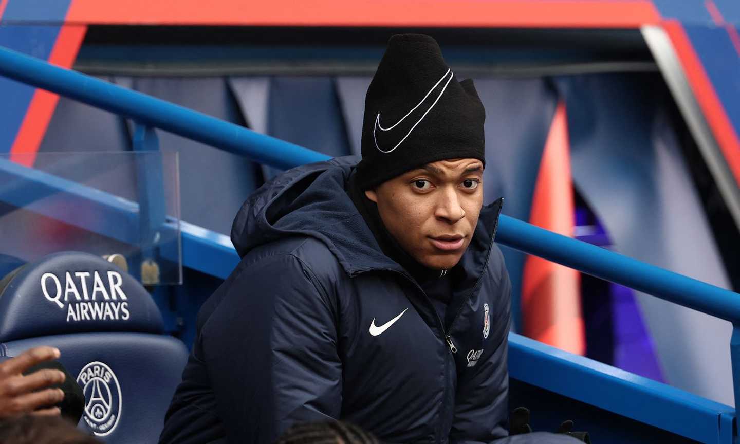 Mbappé ancora fuori nel Psg: terza panchina in un mese. Luis Enrique lo saluta: 'Gli auguro il meglio'