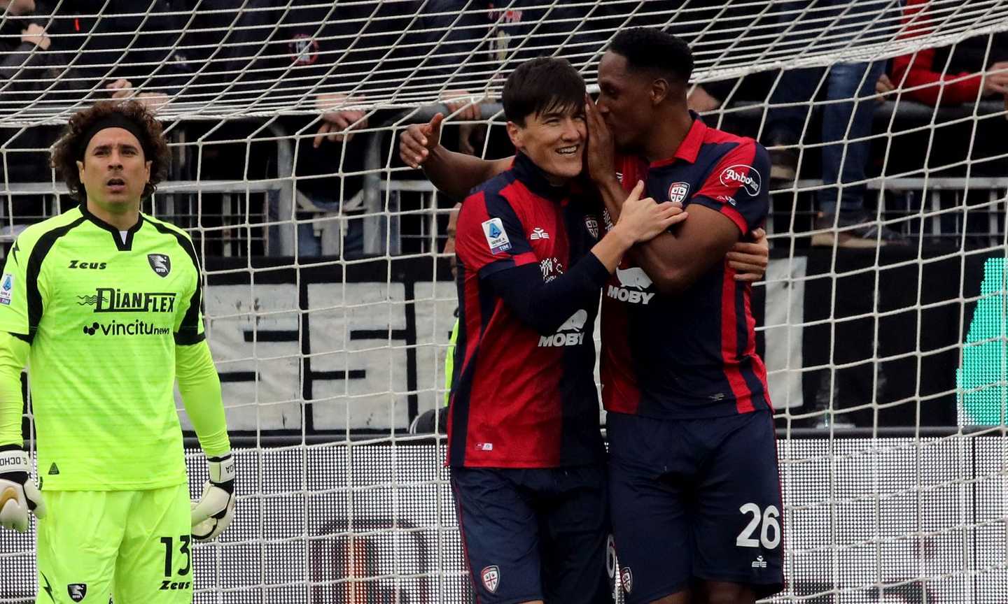 Shomurodov mina le speranze della Salernitana: vince il Cagliari 4-2, Liverani a picco