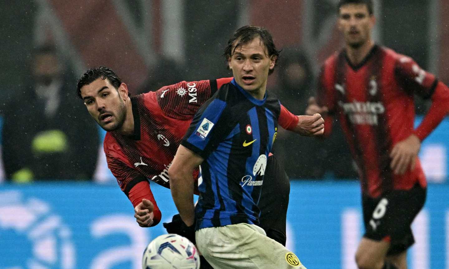 Inter, Barella ferma gli insulti dei tifosi a Theo Hernandez VIDEO