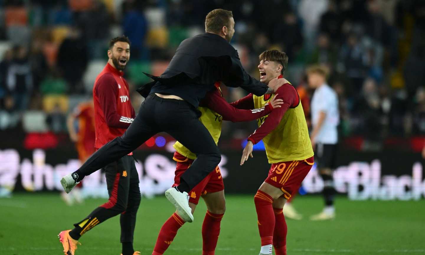 Roma, De Rossi: 'Prima volta che la federazione non aiuta un'italiana. Cannavaro? Spero che si salvi'