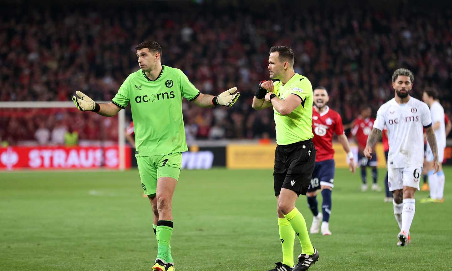 Il 'Dibu show' costa caro a Emiliano Martinez: squalificato per la semifinale, ecco perché