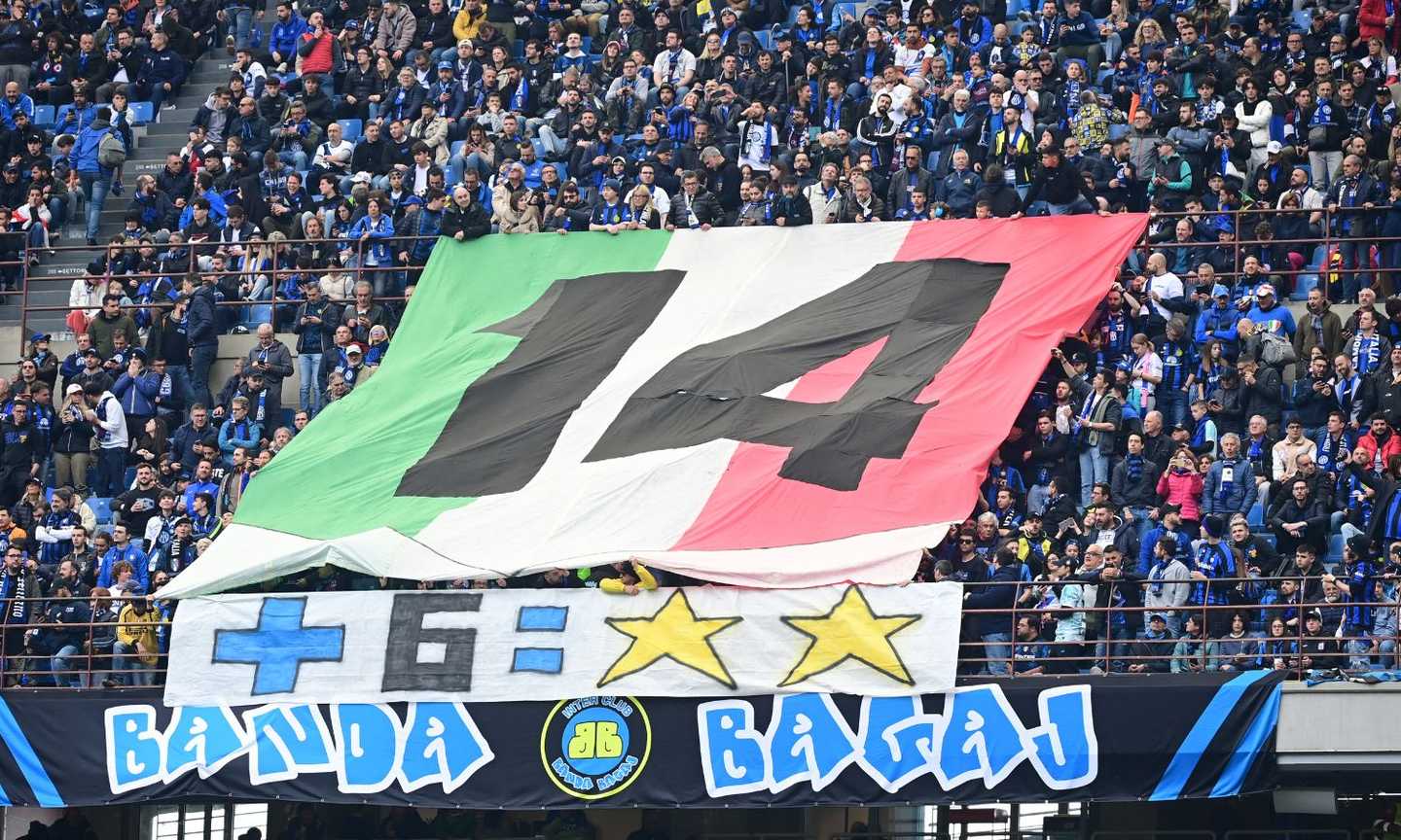 Inter, sugli spalti lo Scudetto n.14: cosa significa e perché c'entra la Juventus