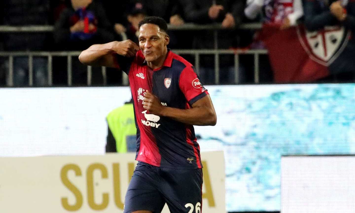 Cagliari-Lecce 1-0 LIVE: sardi in vantaggio grazie al gol di Mina. Prima dell'intervallo espulso Gaetano