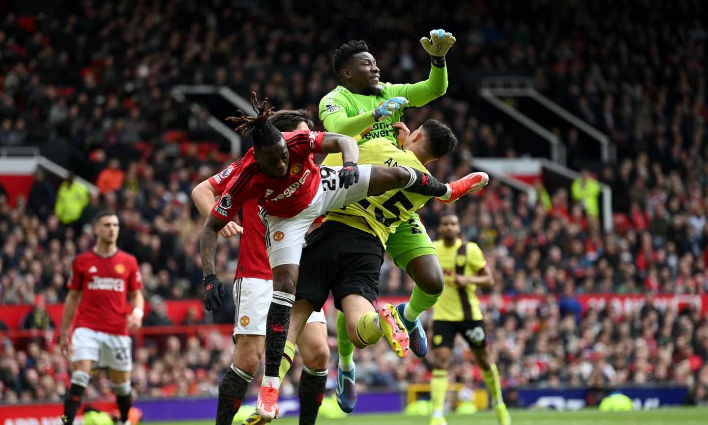 Ex Inter: Onana ne combina un'altra, Manchester United raggiunto dal Burnley VIDEO