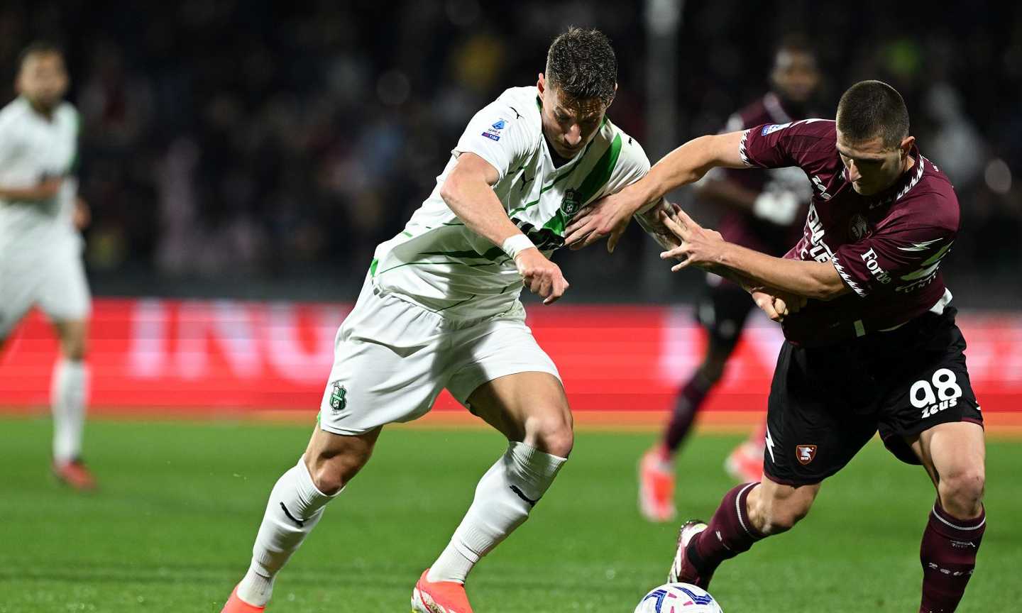 Salernitana-Sassuolo, la MOVIOLA: proteste sul pareggio di Maggiore. Il Var toglie un gol a Pinamonti