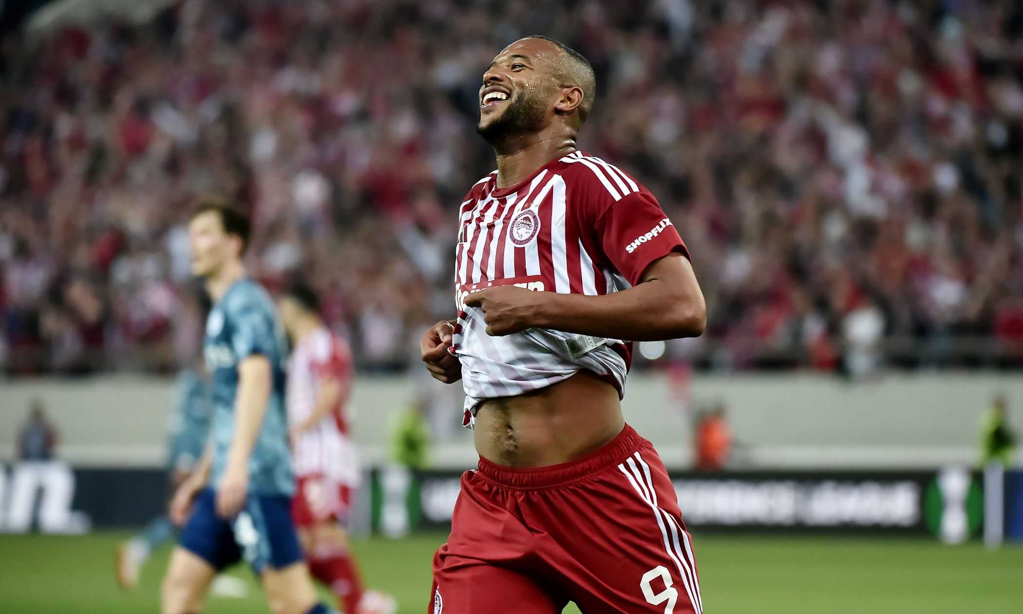 Troppo El Kaabi per l'Aston Villa, sarà l'Olympiakos a sfidare la Fiorentina in finale di Conference League