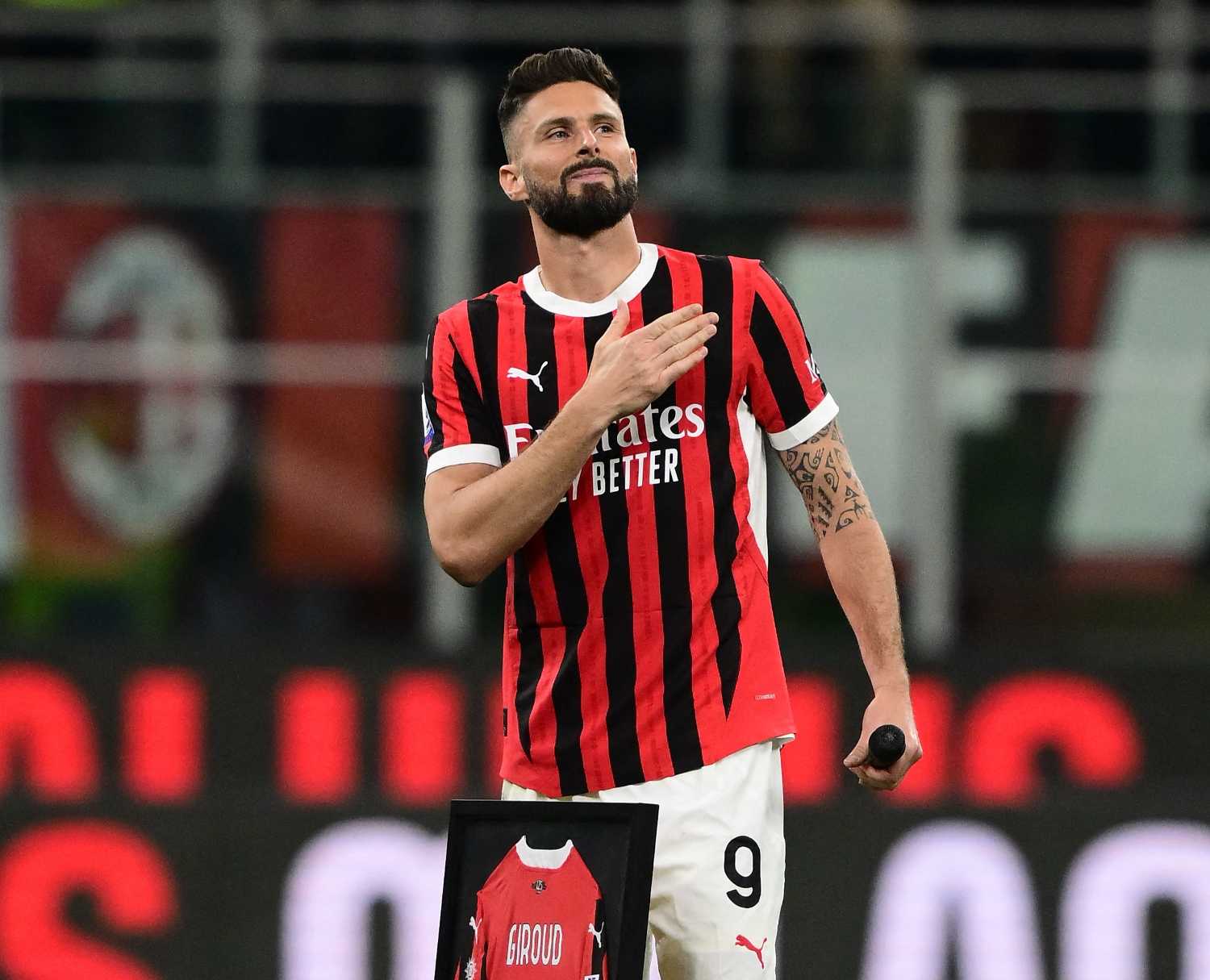 Giroud: "Grazie Milan, mi hai accolto come un fratello. Si è girato Giroud rimarrà per sempre nel mio cuore"