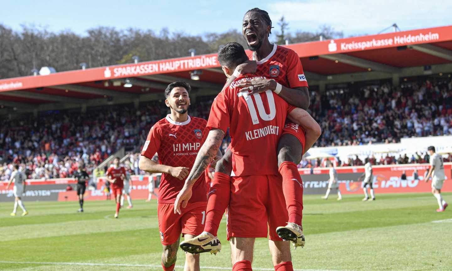 L'Heidenheim rimane in Bundesliga: pochi soldi e identità, ecco l'impresa del Ferguson tedesco