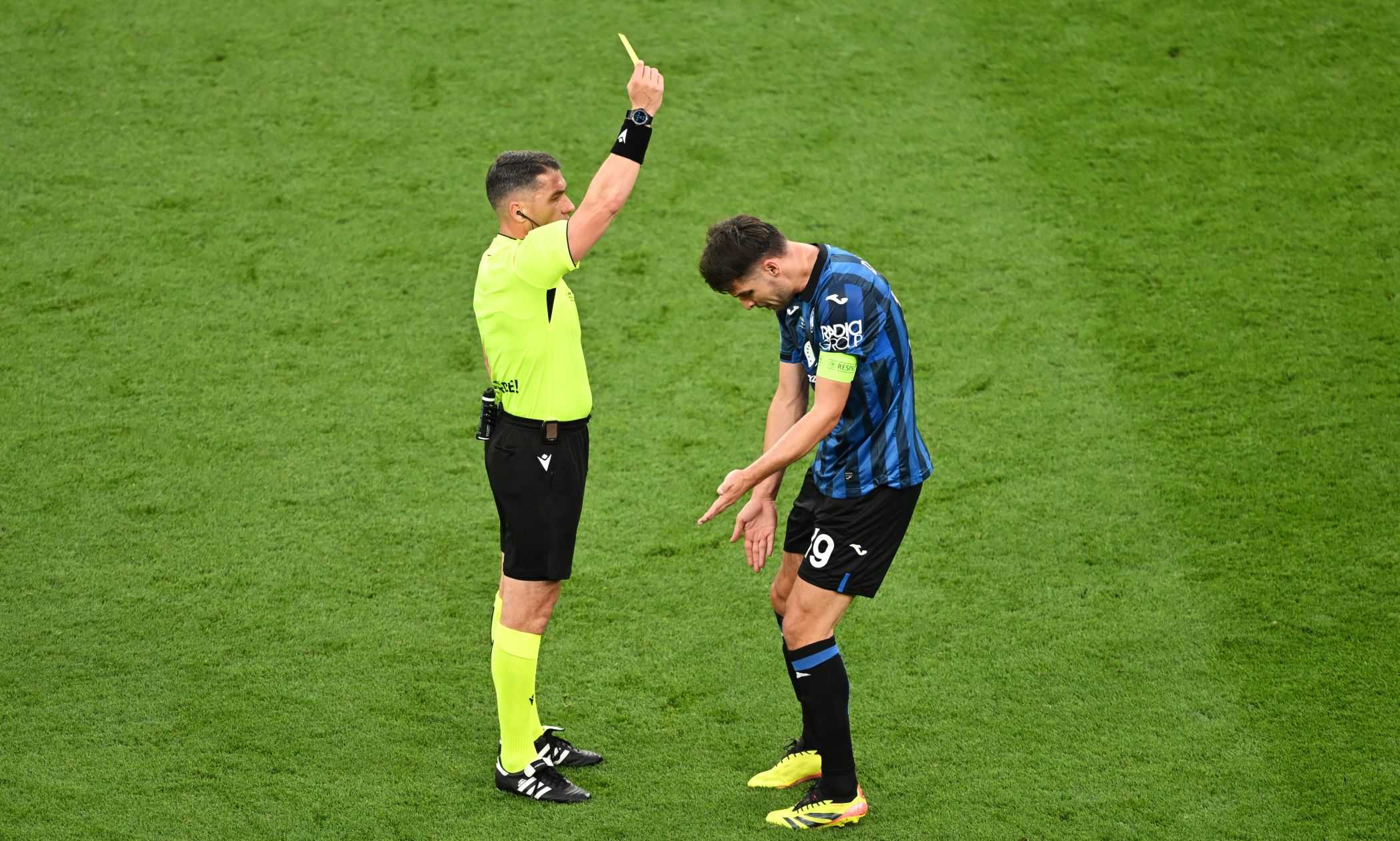 Atalanta-Bayer Leverkusen, MOVIOLA LIVE: Adli giù in area, non è rigore. Giallo per Djimsiti