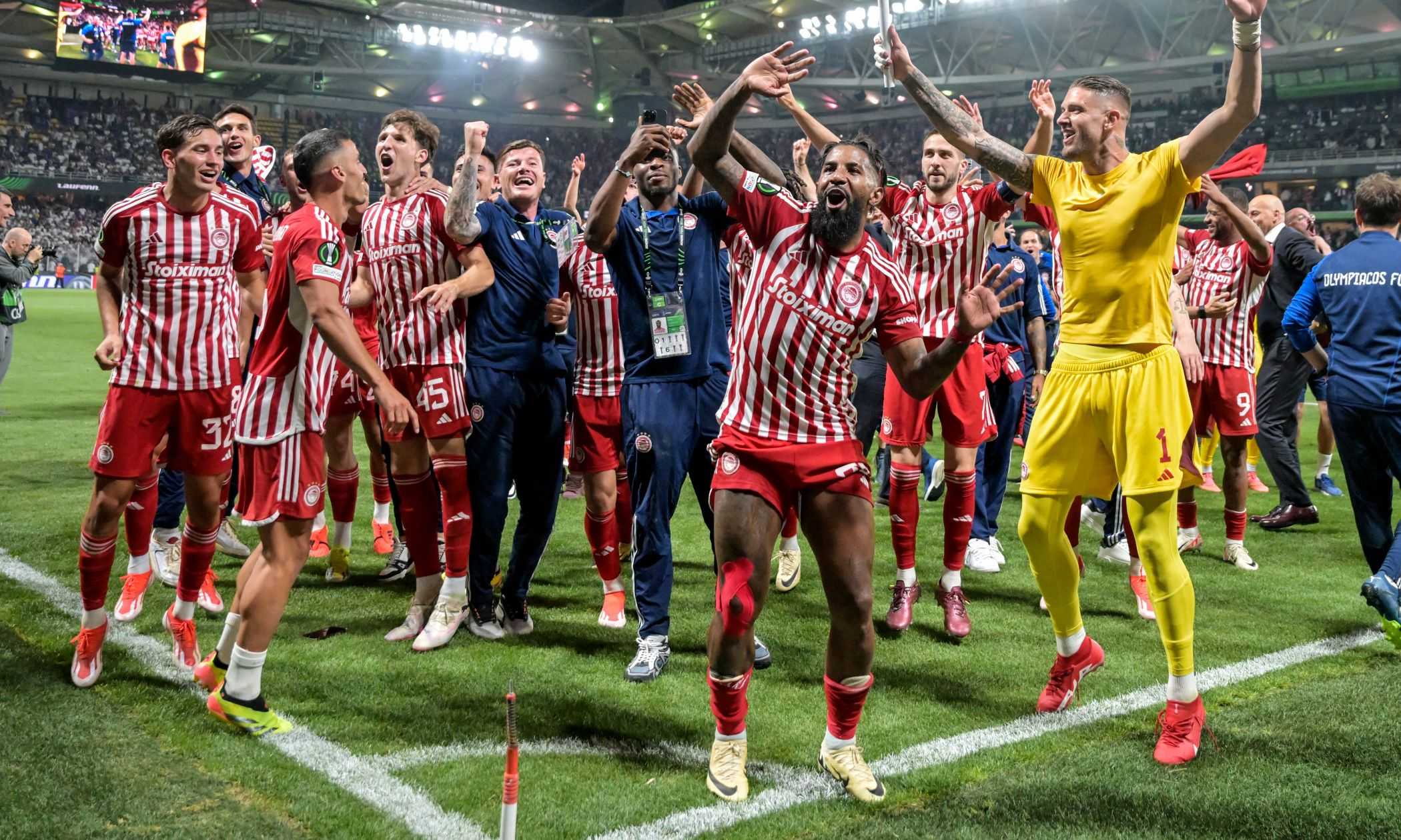 L'Olympiacos vince la Conference League! Primo trofeo europeo, Fiorentina ancora beffata