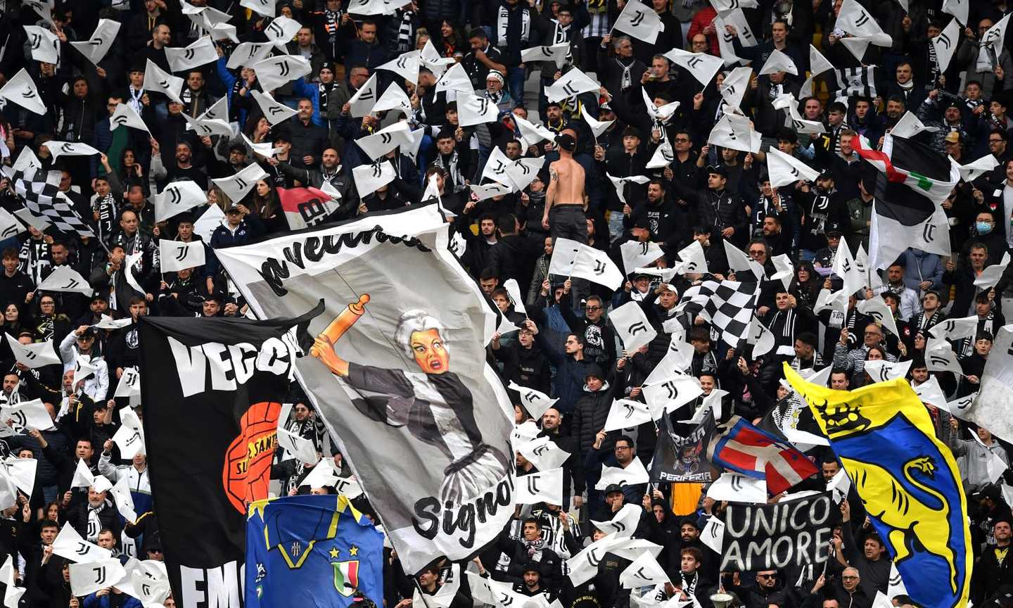 Juventus, duro comunicato della Curva Sud: 'Il nostro campionato finisce qui. Sentenze, fischi e giocatori poco professionali... la Juve siamo noi'