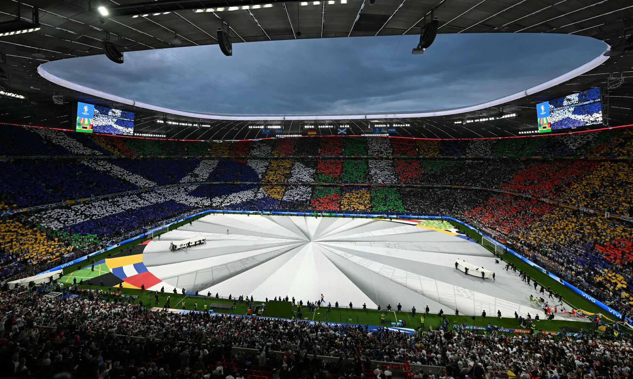 Euro 2024, la cerimonia di apertura: danza, coreografia integrale e l'omaggio a Beckenbauer