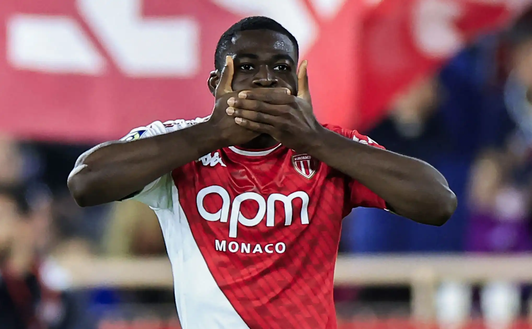 fofana.monaco.orizzontale.mani.bocca.2023.24.2036x1260.webp