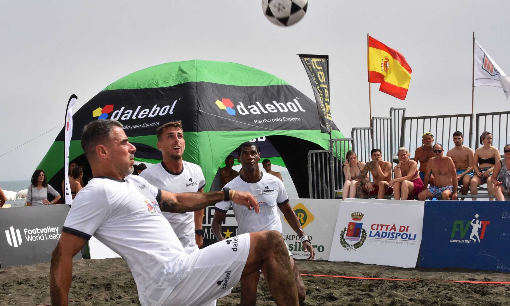 Footvolley, l'Italia vince l'International Cup di Ladispoli. In campo anche Hernanes, Aldair, Pizarro, Tonetto, Perrotta