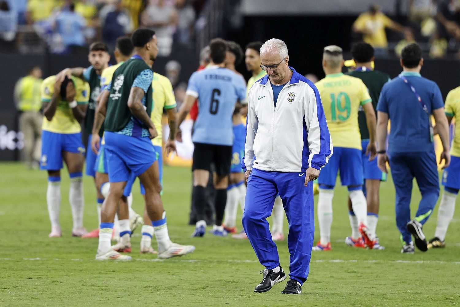 Brasile out dalla Copa America, giocatori contro il ct Dorival: lo escludono prima dei rigori VIDEO