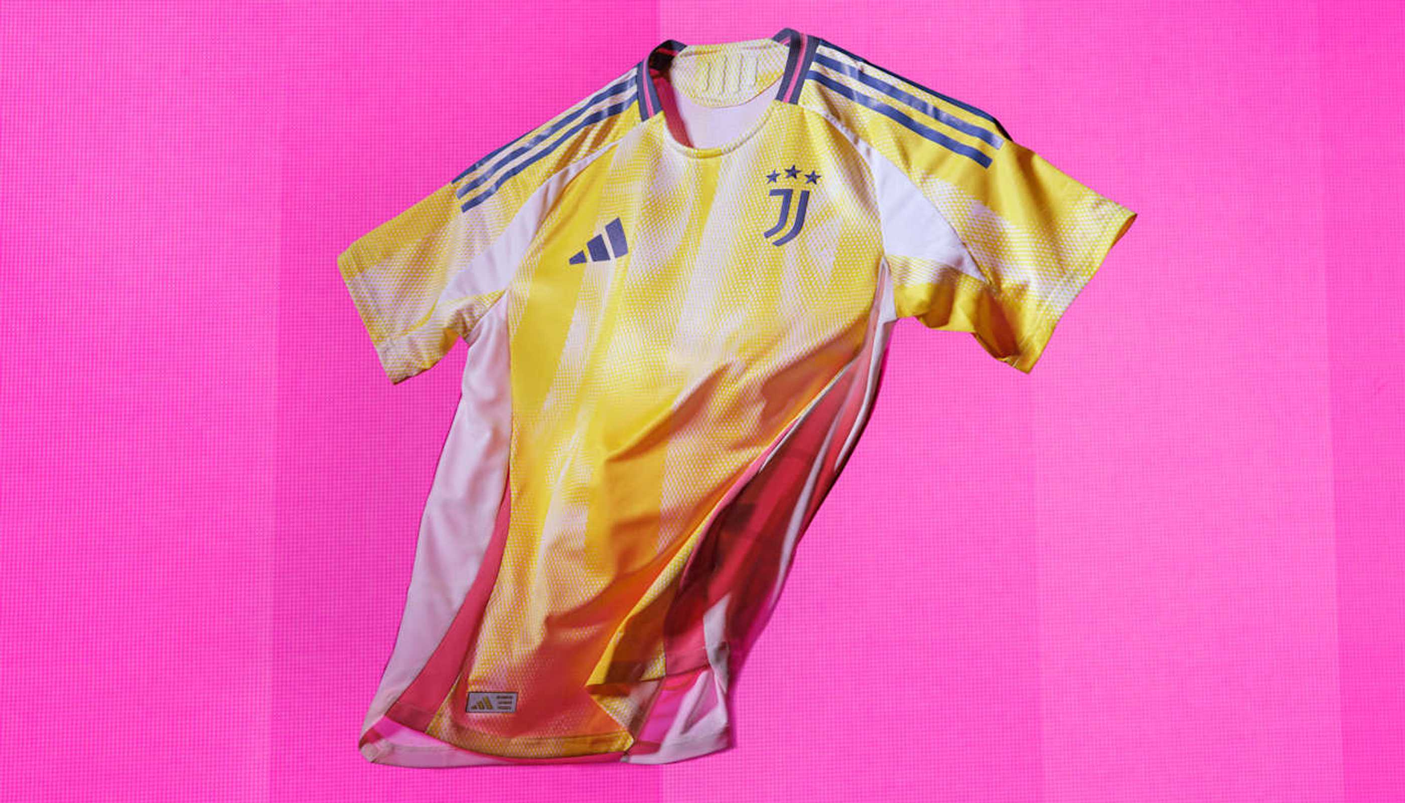 Juventus, ecco la seconda maglia 2024/25: è un nuovo viaggio nel Cosmo