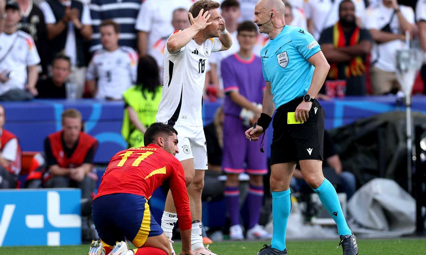 Rabbia Germania Contro Taylor Il Vice Di Nagelsmann Fa Irruzione Nello Spogliatoio Dellarbitro 