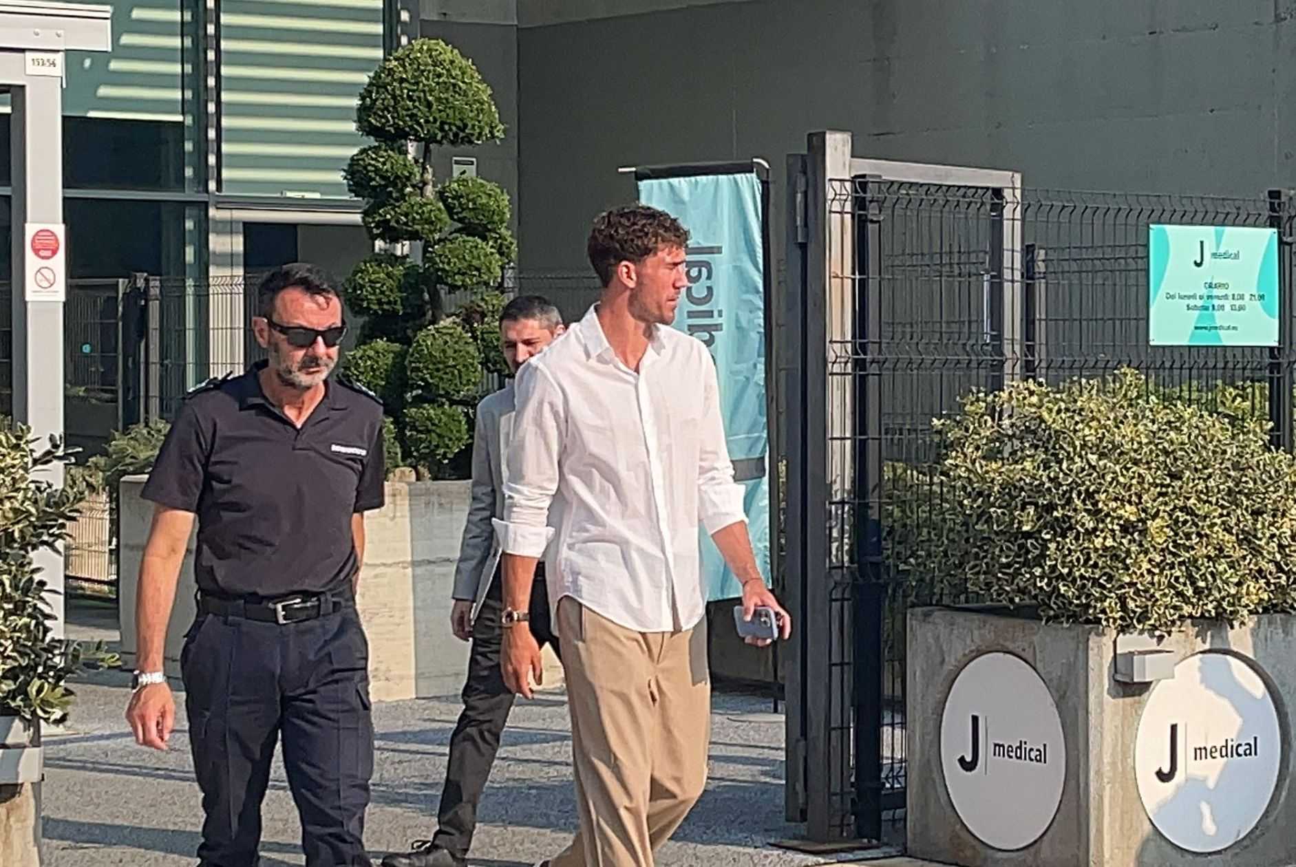 Juventus, Vlahovic al J-Medical. I tifosi: "Portaci la Champions"