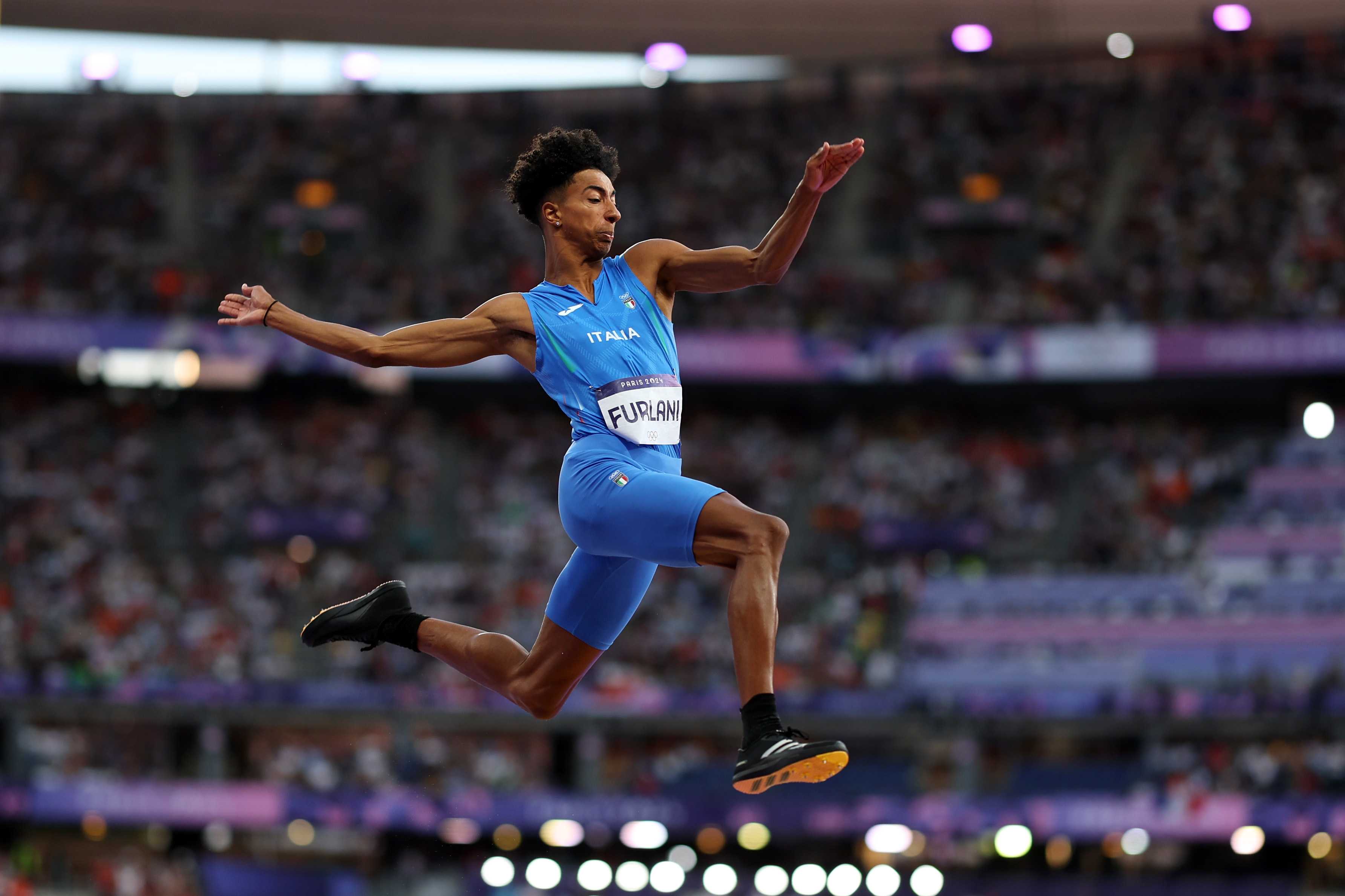 Olimpiadi Parigi 2024, Mattia Furlani leggendario: bronzo nel salto in lungo a 19 anni