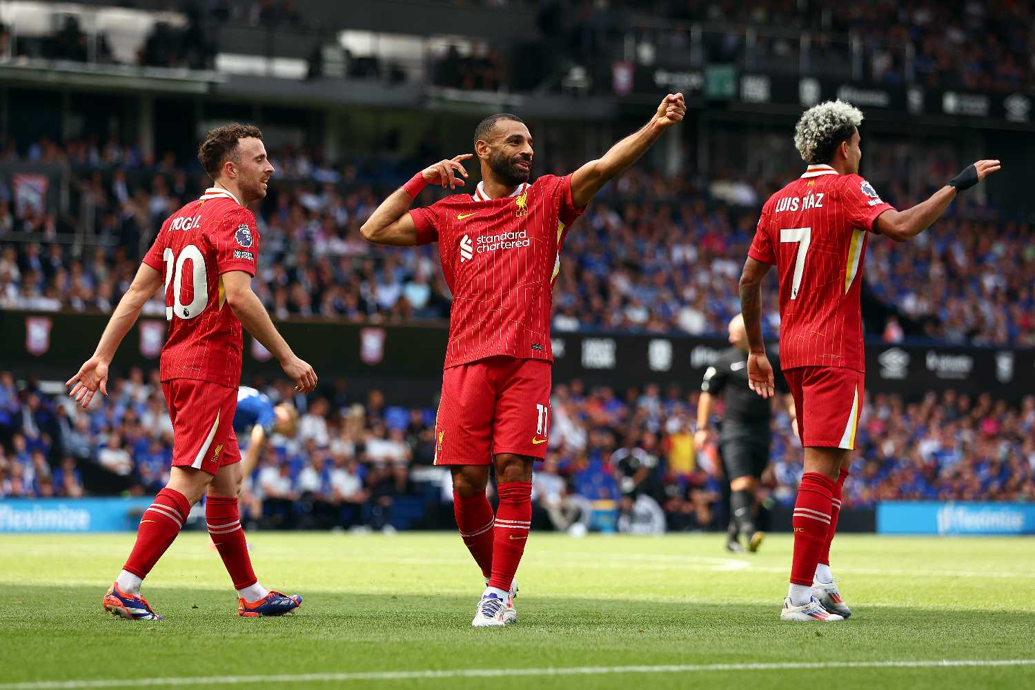 Premier League: Salah trascina il Liverpool nella prima di Slot. Vince l'Arsenal, Calafiori in panchina