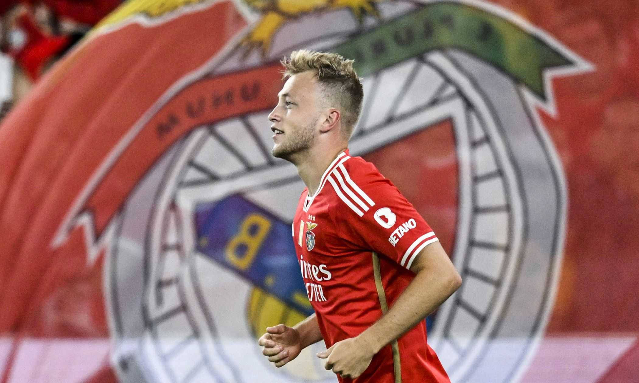 Chi è Casper Tengstedt, il nuovo attaccante del Verona che arriva dal Benfica